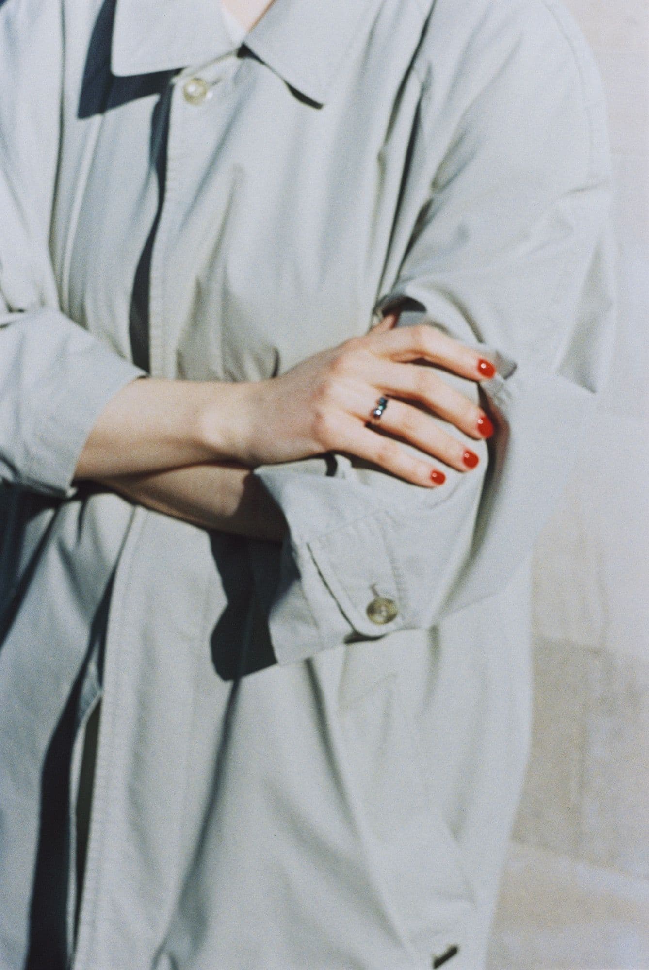 Ring 01 | Ink — кольцо на руке, IRIS PLUM